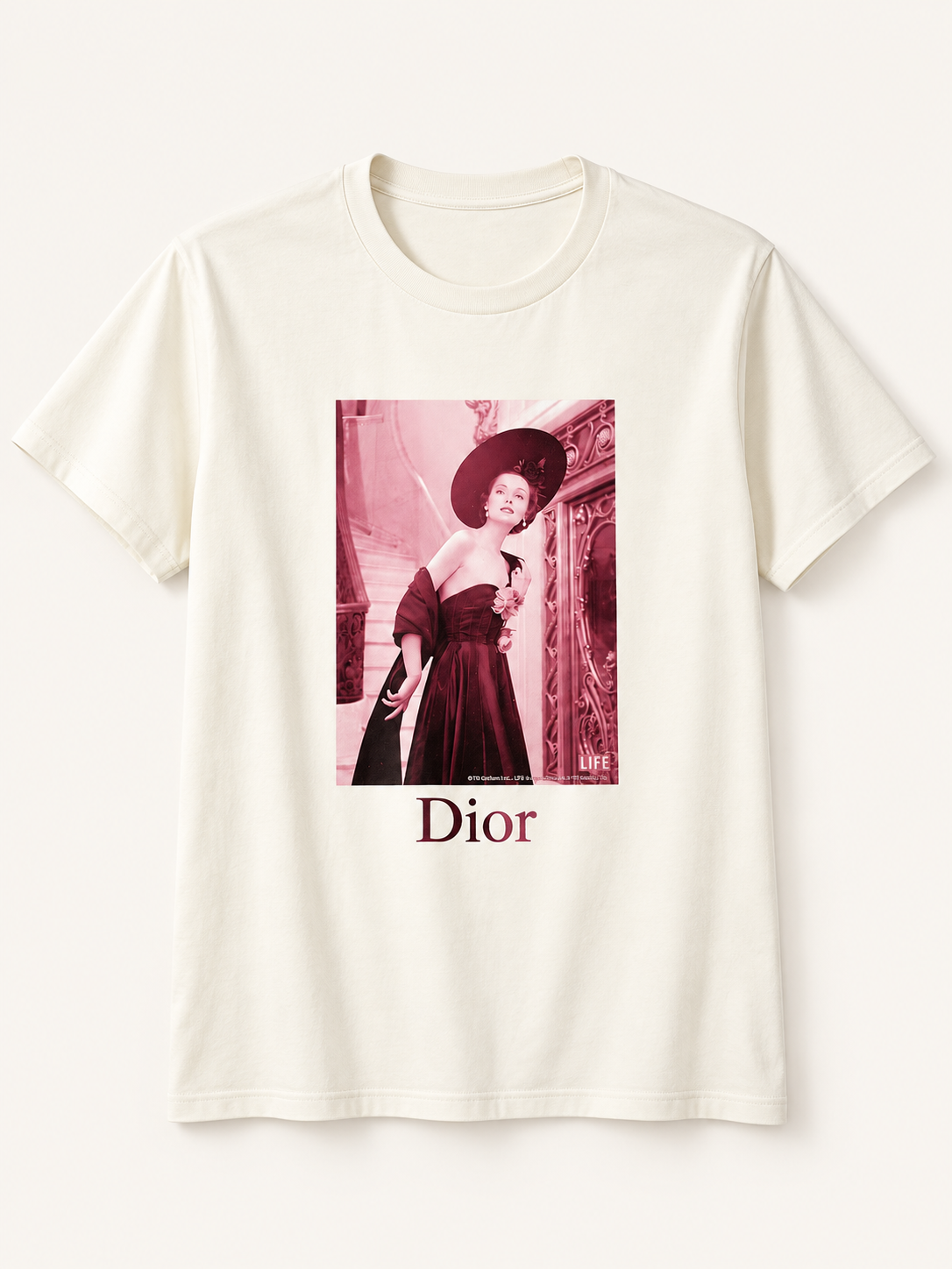 2FEE22DE-45B7-42F5-8554-67A189AB6EA6 تيشرت Dior بطبعة كلاسيكية (اللون: كريمي/أوف وايت) - الصورة 1